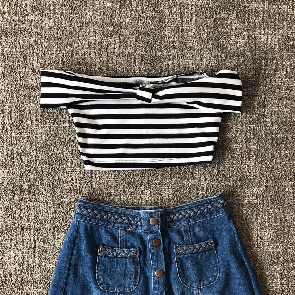 🆕Charlotte Russe Off Shoulder Striped Crop Top